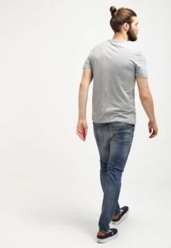 Pier One Jeans Slim FitDestroyed Denim Uomo Jeans PI922GA08-K11 8 Pier One Jeans Slim FitDestroyed Denim Uomo Jeans PI922GA08-K11 -Negozio online Pier One Italia 023c0909fd3b4463aa11aa2e5d4b2317