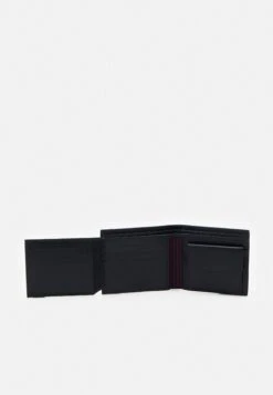 Pier One LeatherPortafoglioBlack Uomo Portafogli E Custodie PI952F00X-Q11 8 Pier One LeatherPortafoglioBlack Uomo Portafogli E Custodie PI952F00X-Q11 -Negozio online Pier One Italia 02b4260c3d5247d4b71a557f112d0c65