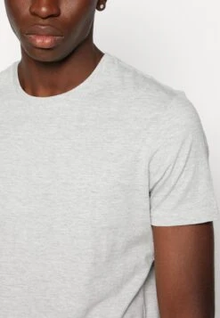 Pier One Unisex 5 PackT-Shirt BasicBlack /Dark Blue/Dark Green Donna T-shirt E Top PI921001F-Q11 -Negozio online Pier One Italia 02e7c78a7d0a493fb729f5f1bba05c43