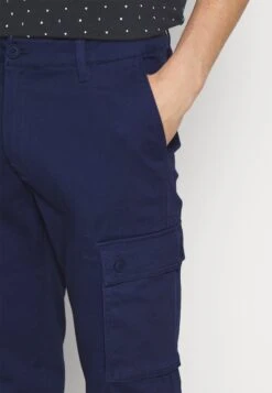 Pier One Pantaloni CargoDark Blue Uomo Pantaloni YO122E00V-K11 -Negozio online Pier One Italia 0421cd9eca6542ec9db21a80266b36a1