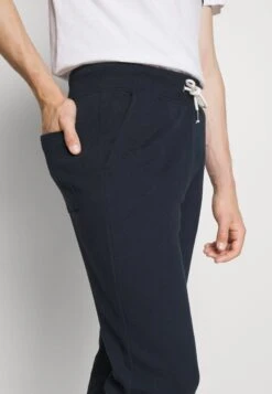 Pier One Pantaloni SportiviDark Blue Uomo Pantaloni Sportivi E Joggers PI922E03I-K12 10 Pier One Pantaloni SportiviDark Blue Uomo Pantaloni Sportivi E Joggers PI922E03I-K12 -Negozio online Pier One Italia 04e5700440b843a0b923adb3d47659b9