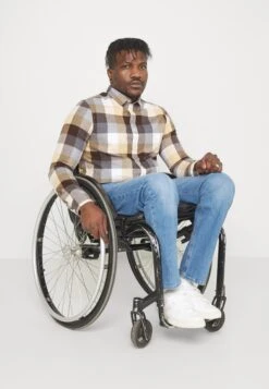 Pier One Jeans A SigarettaBlue Denim Uomo Jeans PI922G04H-K11 -Negozio online Pier One Italia 088fbcb5ff75405c98fd02c3d14839c5