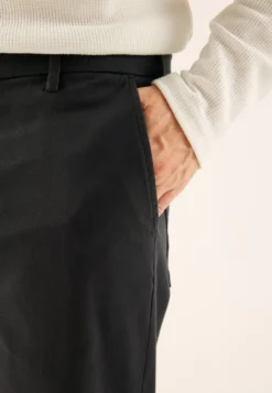 Pier One ChinoBlack Uomo Pantaloni PI922E05G-Q11 -Negozio online Pier One Italia 08fab3b085c24ec1a85aa3a84dbcbf8e scaled