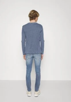 Pier One Jeans Skinny FitDark Blue Denim Uomo Jeans YO122GA27-K12 -Negozio online Pier One Italia 0a9fdae808c14629b9b837f0943d7159