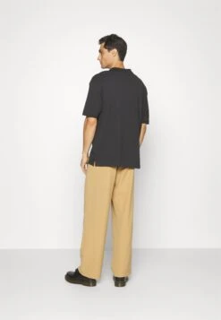 Pier One Polo Black Uomo T-shirt E Polo PI922P08F-Q11 8 Pier One Polo Black Uomo T-shirt E Polo PI922P08F-Q11 -Negozio online Pier One Italia 0cd0518bb80241288a91077428a84d42