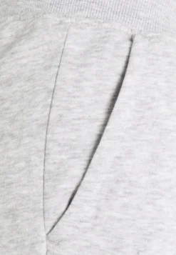 Pier One 2 PackPantaloni SportiviMottled Light Grey/Mottled Dark Blue Uomo Pantaloni PI922E03K-C11 19 Pier One 2 PackPantaloni SportiviMottled Light Grey/Mottled Dark Blue Uomo Pantaloni PI922E03K-C11 -Negozio online Pier One Italia 12c6ccaf8ea149bba803c59763b574d0 scaled