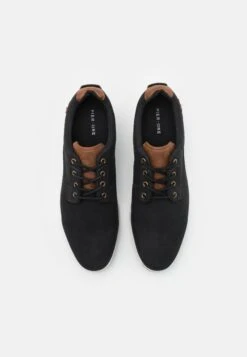 Pier One Stringate SportiveBlack Uomo Scarpe Con I Lacci PI912M0A0-Q11 -Negozio online Pier One Italia 15cf670daaad48818a267f434f6739c9