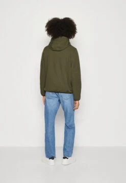 Pier One ImpermeabileOlive Uomo Giacche PI922T04I-N11 -Negozio online Pier One Italia 201a940e9ad84ffa9c0c24c0039d760e