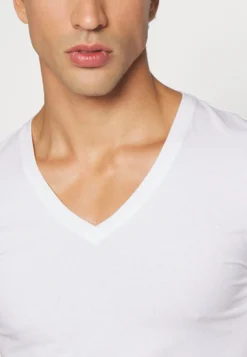 Pier One 2 PackMaglietta IntimaWhite Uomo Intimo PI982Q00F-A11 11 Pier One 2 PackMaglietta IntimaWhite Uomo Intimo PI982Q00F-A11 -Negozio online Pier One Italia 2317dabdeea741d28431338136d93c5c scaled