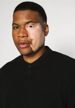 Pier One PoloBlack Uomo T-shirt E Polo PI922P061-Q11 -Negozio online Pier One Italia 235e4e86460b449a99fb4e0ce5232391