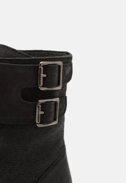 Pier One LeatherStivaletti StringatiBlack Uomo Stivaletti/Stivali PI912K0C0-Q11 11 Pier One LeatherStivaletti StringatiBlack Uomo Stivaletti/Stivali PI912K0C0-Q11 -Negozio online Pier One Italia 24436f9a9e9a445cb50e22b60699f893 scaled