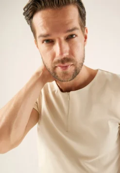 Pier One T-Shirt BasicOff-White Uomo T-shirt E Polo PI922O0YJ-A11 9 Pier One T-Shirt BasicOff-White Uomo T-shirt E Polo PI922O0YJ-A11 -Negozio online Pier One Italia 268e231a57f94050a06b17bfad844e53 scaled