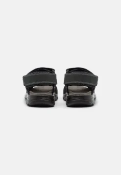 Pier One Sandali Da TrekkingBlack Uomo Scarpe Aperte PI912G01Y-Q11 -Negozio online Pier One Italia 26dce482e32c49f999e8fd527a819b69 scaled