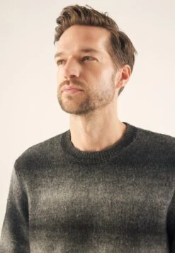 Pier One MaglioneBlack Uomo Maglieria PI922Q0BX-Q11 -Negozio online Pier One Italia 2cdfecb75e3444969533895ccc633271