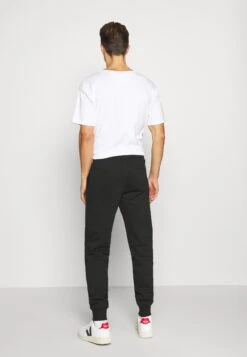 Pier One 2 PackPantaloni SportiviBlack Uomo Pantaloni PI922E03K-Q12 -Negozio online Pier One Italia 2f1de7f4f65c4260bba3310f352931aa