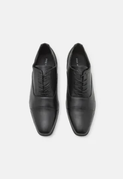 Pier One StringateBlack Uomo Scarpe Con I Lacci PI912M0E1-Q11 -Negozio online Pier One Italia 2fc572f7f24c41cd91f44f98fe8b643e scaled