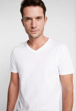 Pier One 3 Pack T-Shirt BasicWhite Uomo T-shirt E Polo PI922O0GO-A12 -Negozio online Pier One Italia 30587b014b2141f29e81eb751148debf