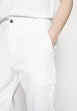 Pier One Cuffed Skinny Trouser Pantaloni CargoWhite Uomo Pantaloni YO122E01H-A11 9 Pier One Cuffed Skinny Trouser Pantaloni CargoWhite Uomo Pantaloni YO122E01H-A11 -Negozio online Pier One Italia 3210064fb06746c49b8f6da54ce68393