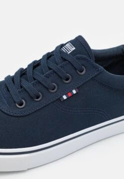 Pier One UnisexSneakers BasseDark Blue Uomo Sneaker PI915O02W-K11 11 Pier One UnisexSneakers BasseDark Blue Uomo Sneaker PI915O02W-K11 -Negozio online Pier One Italia 32507fd832634b92a4915d77598d3c25