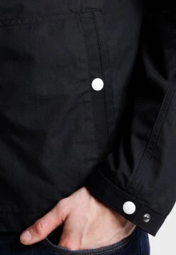 Pier One Giacca LeggeraBlack Uomo Giacche PI922HA0Z-Q11 -Negozio online Pier One Italia 33182bcc66694371b90feb6560bd44d9