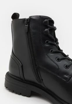 Pier One Stivaletti StringatiBlack Uomo Stivaletti/Stivali PI912K0B9-Q11 -Negozio online Pier One Italia 36dcf1ba7bd1498d87019bd4eebe466a