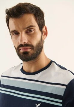 Pier One T-Shirt Con StampaDark Blue Uomo T-shirt E Polo PI922O0YE-K11 9 Pier One T-Shirt Con StampaDark Blue Uomo T-shirt E Polo PI922O0YE-K11 -Negozio online Pier One Italia 37590bfd5e074e789db7a4f9d9ad52bb