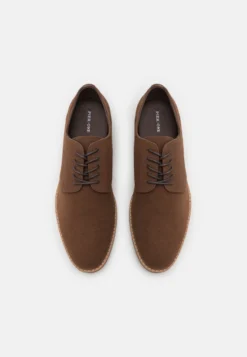 Pier One StringateBrown Uomo Scarpe Con I Lacci PI912M0E3-O11 -Negozio online Pier One Italia 39e7e94e3dcb4b2a962e0f0e2a4d1a9c scaled