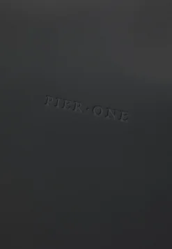 Pier One UnisexBorsa Da ViaggioBlack Donna Borse PI954H02F-Q11 -Negozio online Pier One Italia 39fdb5f7c20b4ea7b31fc65b27656f6d scaled