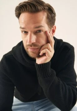 Pier One Felpa Con CappuccioBlack Uomo Maglieria E Felpe PI922QA0E-Q11 -Negozio online Pier One Italia 3b9d262c5ad74d509c0b3ae627e0a773