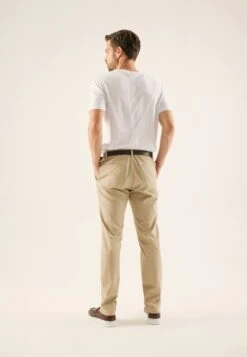 Pier One ChinoBeige Uomo Pantaloni PI922E05D-B11 -Negozio online Pier One Italia 3bce34203e864ec5b0b081a12c6d769c