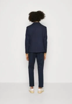 Pier One GiaccaDark Blue Uomo Completi E Cravatte PI922T04K-K11 -Negozio online Pier One Italia 3bd9a3b13b214c24bf6c3674c5ae57de