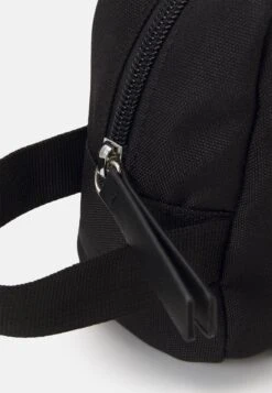 Pier One TrousseBlack Uomo Borse PI952H06N-Q11 -Negozio online Pier One Italia 3d010853bd374b4f84db8b0a35a8b289