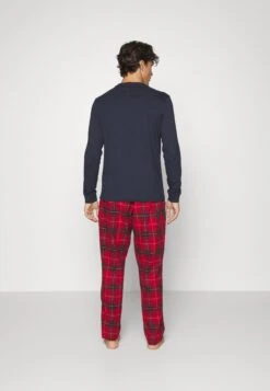 Pier One Maglia Del PigiamaDark Blue Uomo Per La Notte PI982N00D-K11 -Negozio online Pier One Italia 3f7ee9b8fecb410698ce02136babfcee