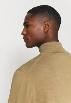 Pier One MaglioneCamel Uomo Maglieria PI922Q01E-B11 -Negozio online Pier One Italia 47ca594b791a4226a1d5b7dd2bdb62ae