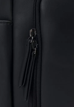 Pier One UnisexZainoBlack Donna Borse PI954O038-Q11 9 Pier One UnisexZainoBlack Donna Borse PI954O038-Q11 -Negozio online Pier One Italia 47ceee0203de476e8848a24bf8a94d2d