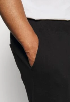 Pier One Pantaloni SportiviBlack Uomo Pantaloni PI922E03U-Q11 9 Pier One Pantaloni SportiviBlack Uomo Pantaloni PI922E03U-Q11 -Negozio online Pier One Italia 48575df4872548bba79fbbedbf1abb19