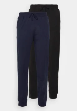 Pier One 2 PackPantaloni Del PigiamaDark Blue/Black Uomo Per La Notte PI982L00I-K15 -Negozio online Pier One Italia 49522b66b23a4bc9ba5cc231f5971a0a scaled
