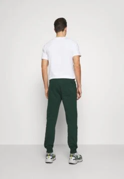 Pier One Pantaloni SportiviDark Green Uomo Pantaloni PI922E03I-M11 -Negozio online Pier One Italia 4a4ceddb39ec43439da33aeea472fa76