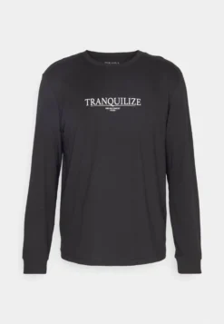 Pier One Maglia Del PigiamaBlack Uomo Per La Notte PI982N00D-Q11 8 Pier One Maglia Del PigiamaBlack Uomo Per La Notte PI982N00D-Q11 -Negozio online Pier One Italia 4accb302d0e4487aae53a8aee73b7c15 scaled