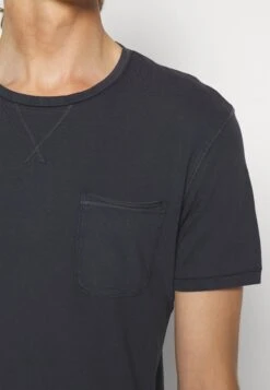 Pier One Garment TeeT-Shirt BasicDark Blue Uomo T-shirt E Polo PI922OA3P-K12 -Negozio online Pier One Italia 4c19e0769c0845c8850e7b85a7aad063