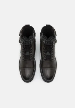 Pier One LeatherStivaletti StringatiBlack Uomo Stivaletti/Stivali PI912K0CI-Q11 9 Pier One LeatherStivaletti StringatiBlack Uomo Stivaletti/Stivali PI912K0CI-Q11 -Negozio online Pier One Italia 4c692aeab6ab4aa3b366234f57542090 scaled