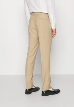 Pier One CompletoBeige Uomo Completi E Cravatte PI922A02G-B11 -Negozio online Pier One Italia 4c73200ac6d84146ae47d99a4e0db4df