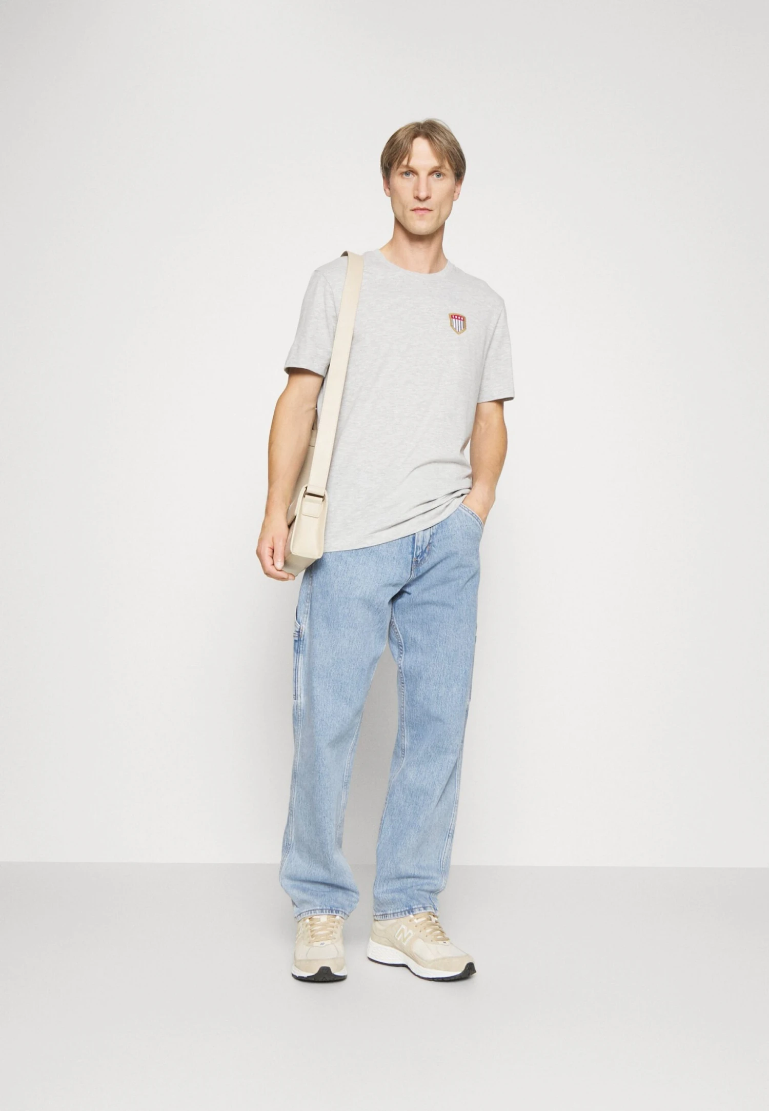 Pier One T-Shirt Con StampaLight Grey Uomo T-shirt E Polo PI922O0YS-C11 2 Pier One T-Shirt Con StampaLight Grey Uomo T-shirt E Polo PI922O0YS-C11 - immagine 2