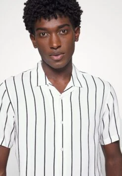 Pier One 2 PackCamiciaBlack/White Uomo Camicie PI922D0CS-Q11 -Negozio online Pier One Italia 57ce1e0e5f264ad1b69f99a43f374e15