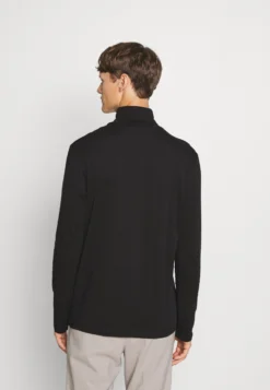 Pier One 3 PackMaglietta A Manica LungaBlack/Dark Grey/White Uomo T-shirt E Polo PI922O0UL-Q11 -Negozio online Pier One Italia 59cbf70e088141a5aca9fff5f179f6b6 scaled