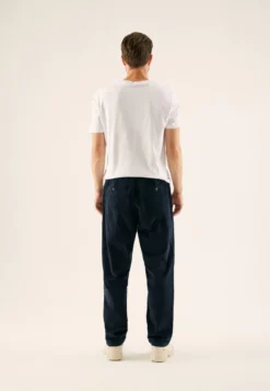 Pier One CorduroyPantaloniDark Blue Uomo Pantaloni PI922E05I-K11 -Negozio online Pier One Italia 631e2005e3bb426f8c0fa6804f3d744d scaled