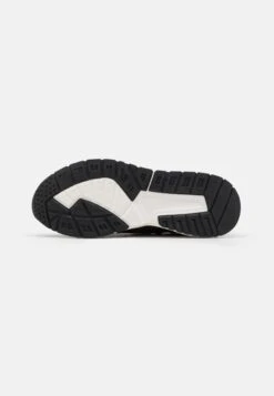 Pier One UnisexSneakers BasseBlack Donna Sneakers PI915O00M-Q11 -Negozio online Pier One Italia 631ed858c07d492fab7852eeec4dc5a9