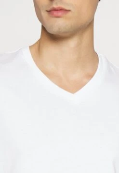 Pier One V Neck Bird Tonal 3 PackT-Shirt BasicWhite/Dark Green/Black Uomo T-shirt E Polo PI922O0XL-A11 -Negozio online Pier One Italia 6444200bd8f344c784d9b07b508a7cc2