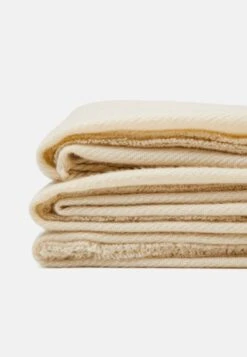 Pier One UnisexSciarpaOff-White Donna Sciarpe PI954G00J-A11 -Negozio online Pier One Italia 64c11f18a44649a0bbf3b60dd9446ac2