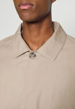 Pier One Commuter Coat Cappotto CortoTan Uomo Cappotti PI922T04G-B11 -Negozio online Pier One Italia 64e4c0abaebf41b497d5537b02c36b22